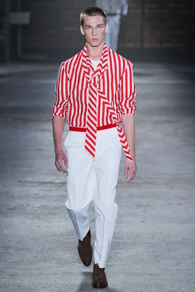 Look 11